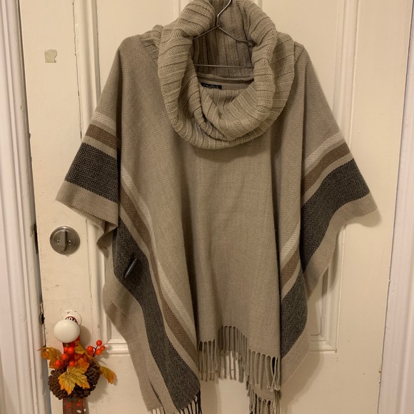 Brown and Beige Poncho - Picture 3 of 6